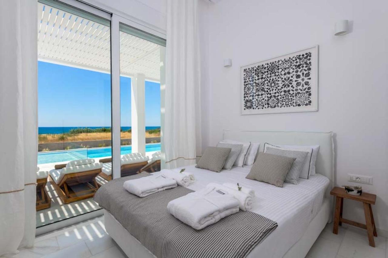 Seashore Beachfront Villa Lacónia Exterior foto