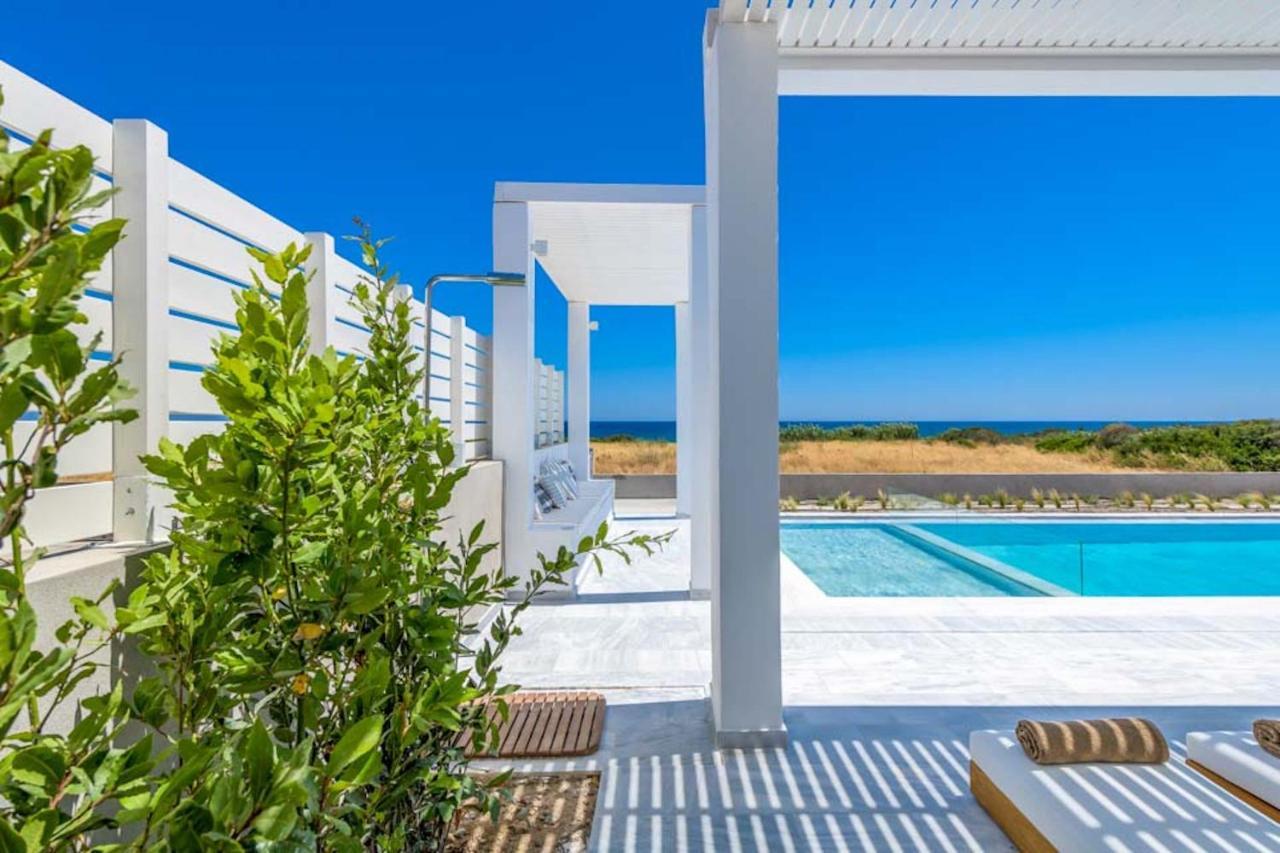 Seashore Beachfront Villa Lacónia Exterior foto