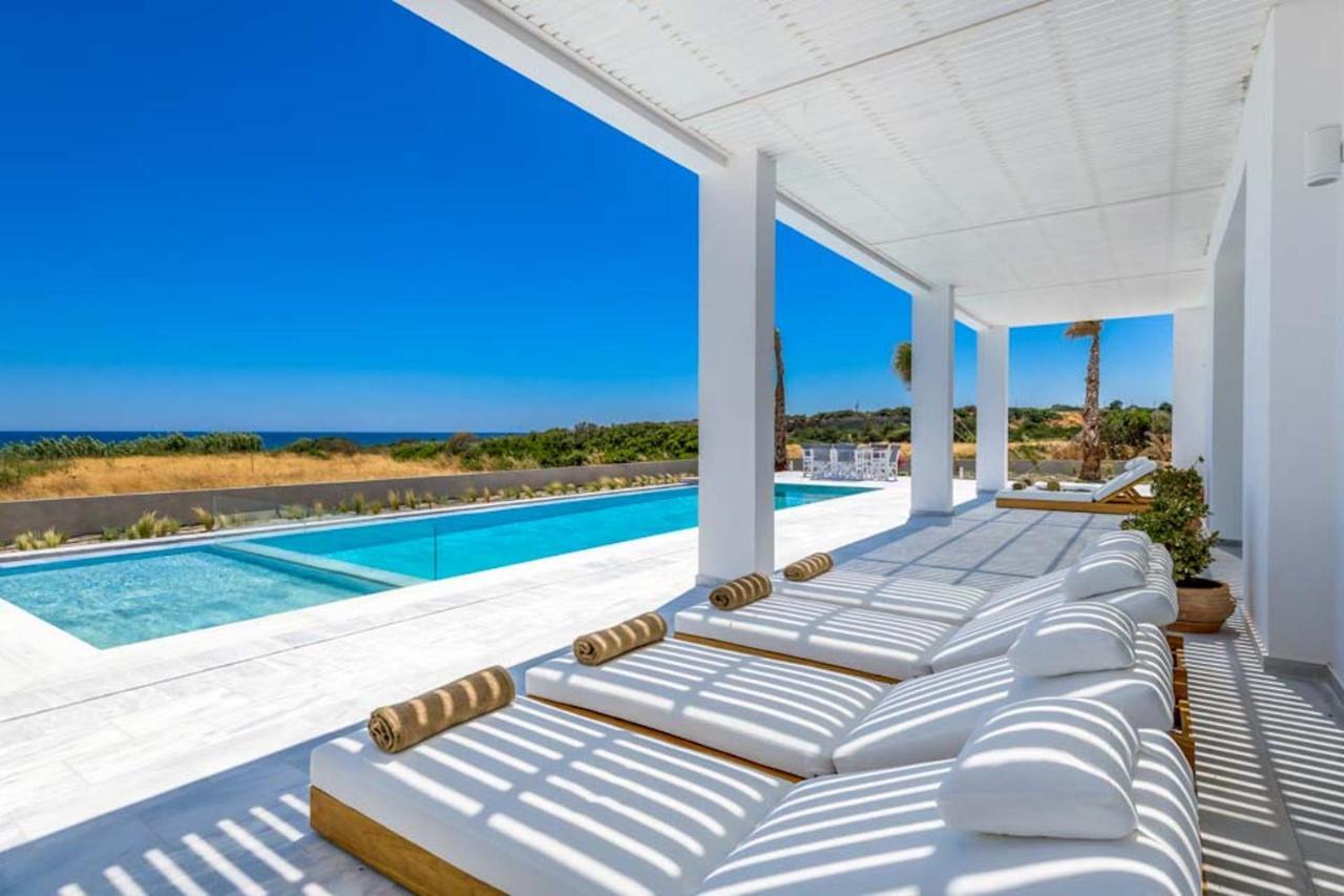 Seashore Beachfront Villa Lacónia Exterior foto