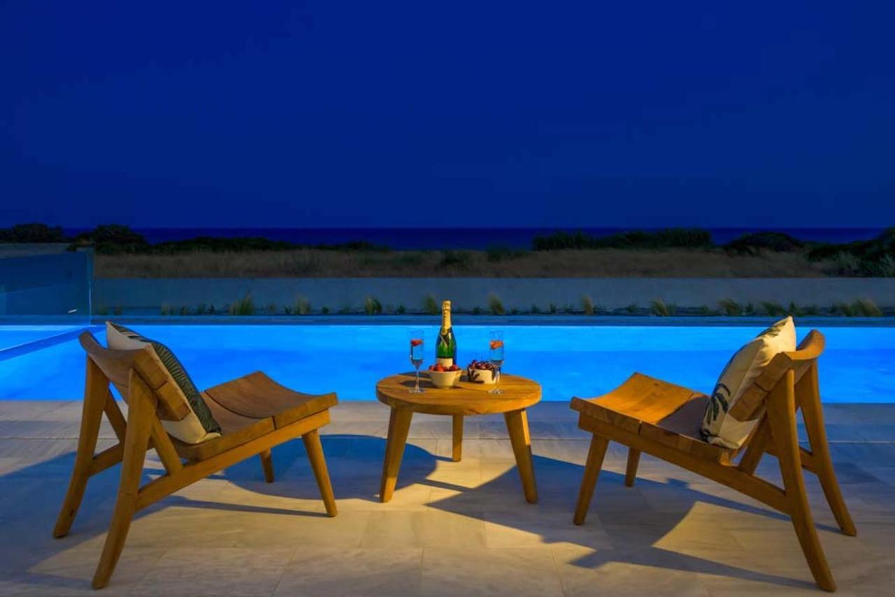 Seashore Beachfront Villa Lacónia Exterior foto