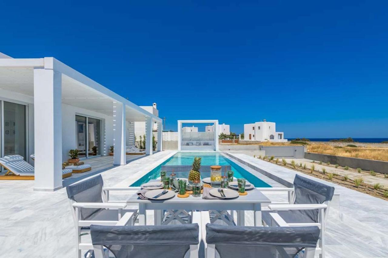 Seashore Beachfront Villa Lacónia Exterior foto