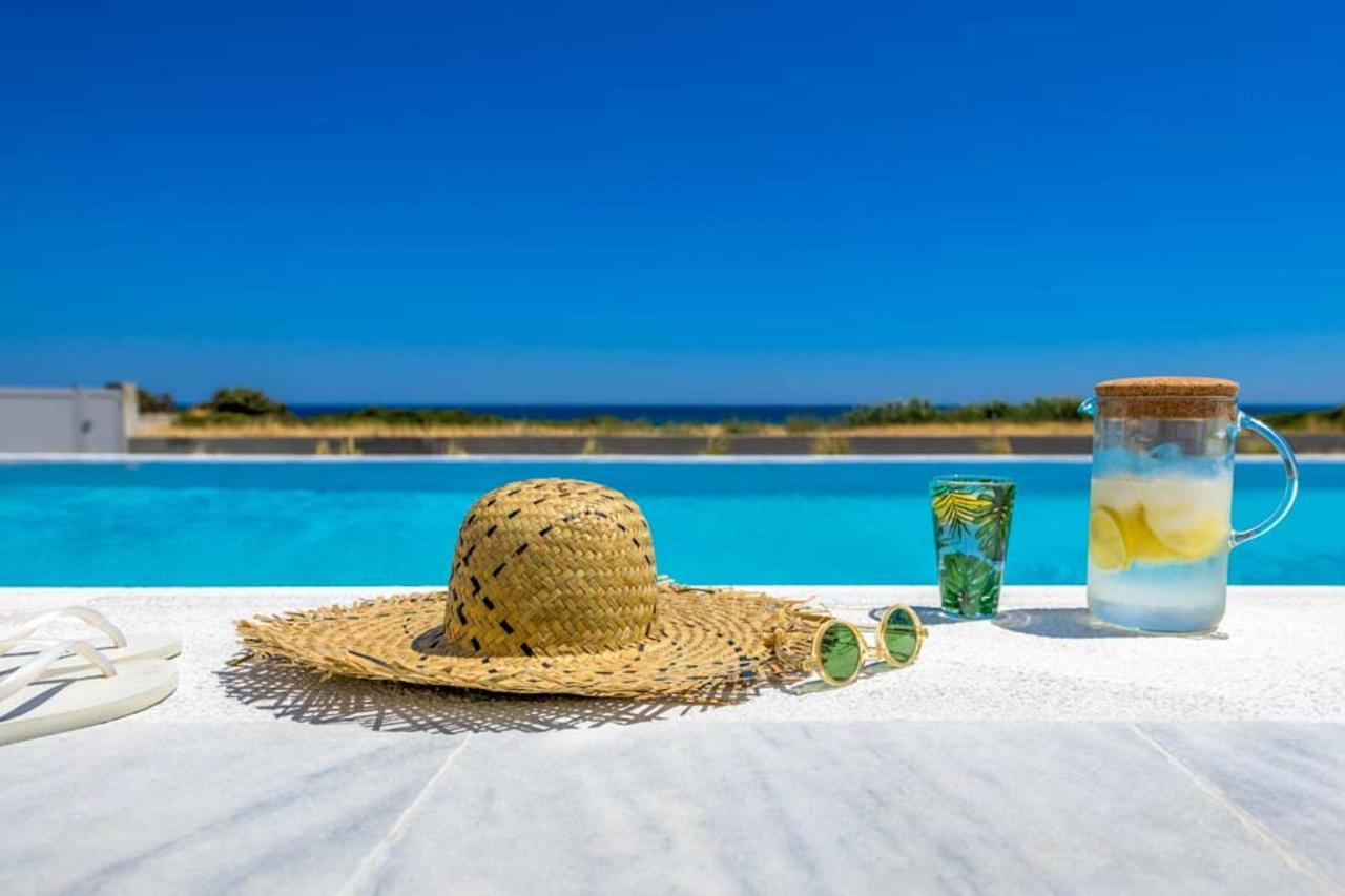 Seashore Beachfront Villa Lacónia Exterior foto