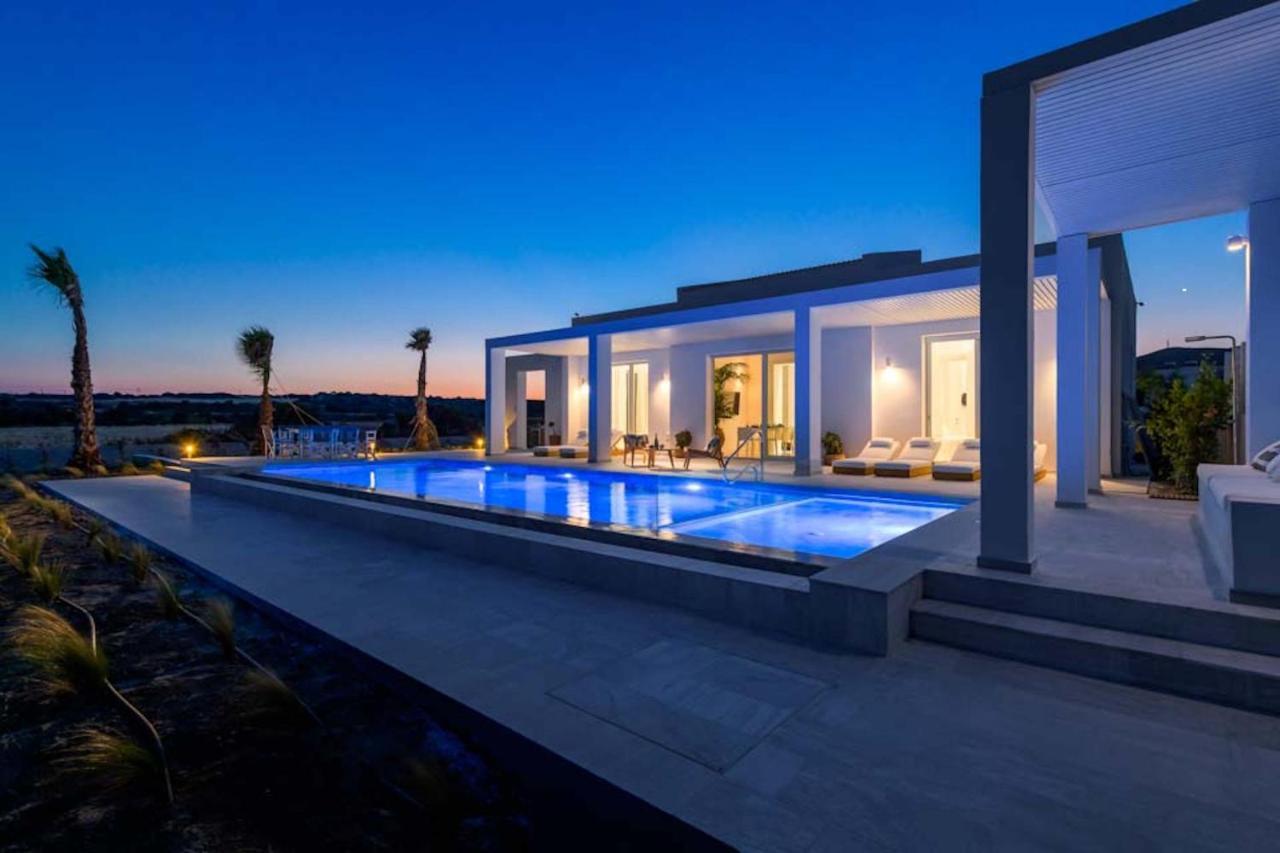 Seashore Beachfront Villa Lacónia Exterior foto