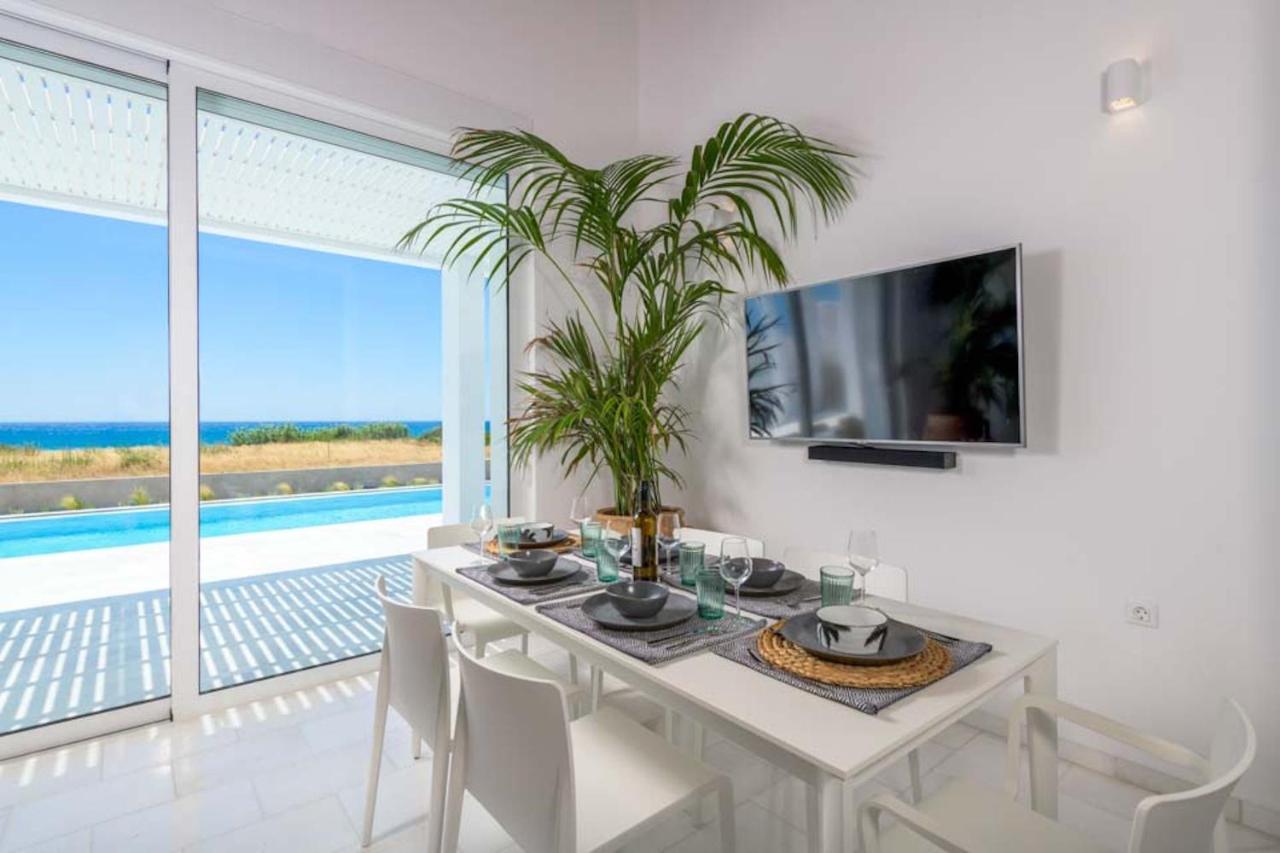 Seashore Beachfront Villa Lacónia Exterior foto