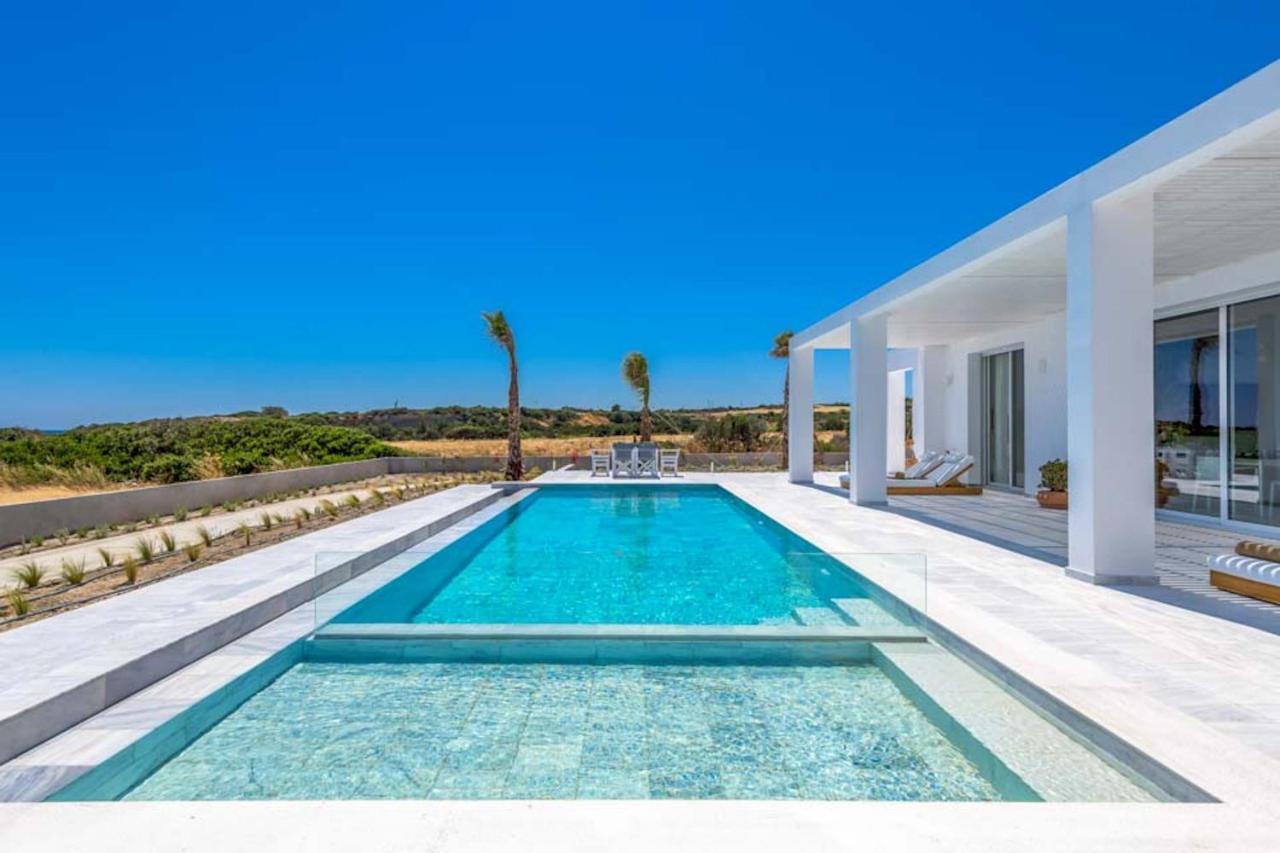 Seashore Beachfront Villa Lacónia Exterior foto
