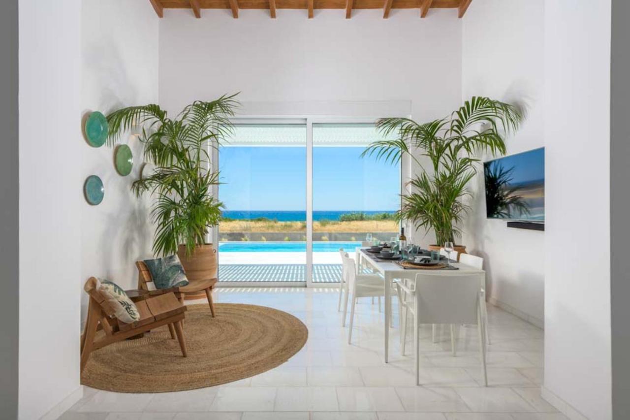 Seashore Beachfront Villa Lacónia Exterior foto
